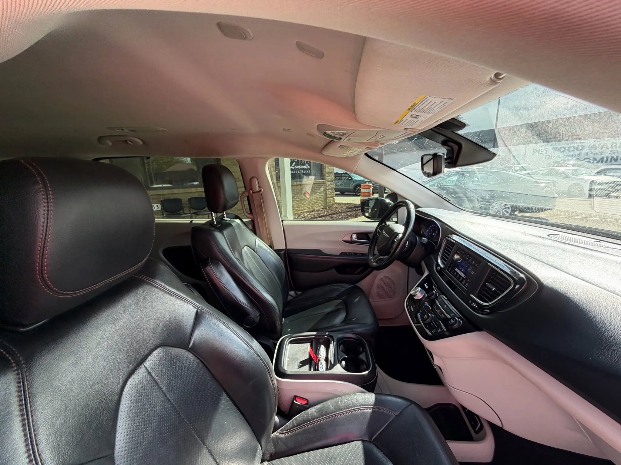 Used 2020 Chrysler Pacifica Touring-L image 12