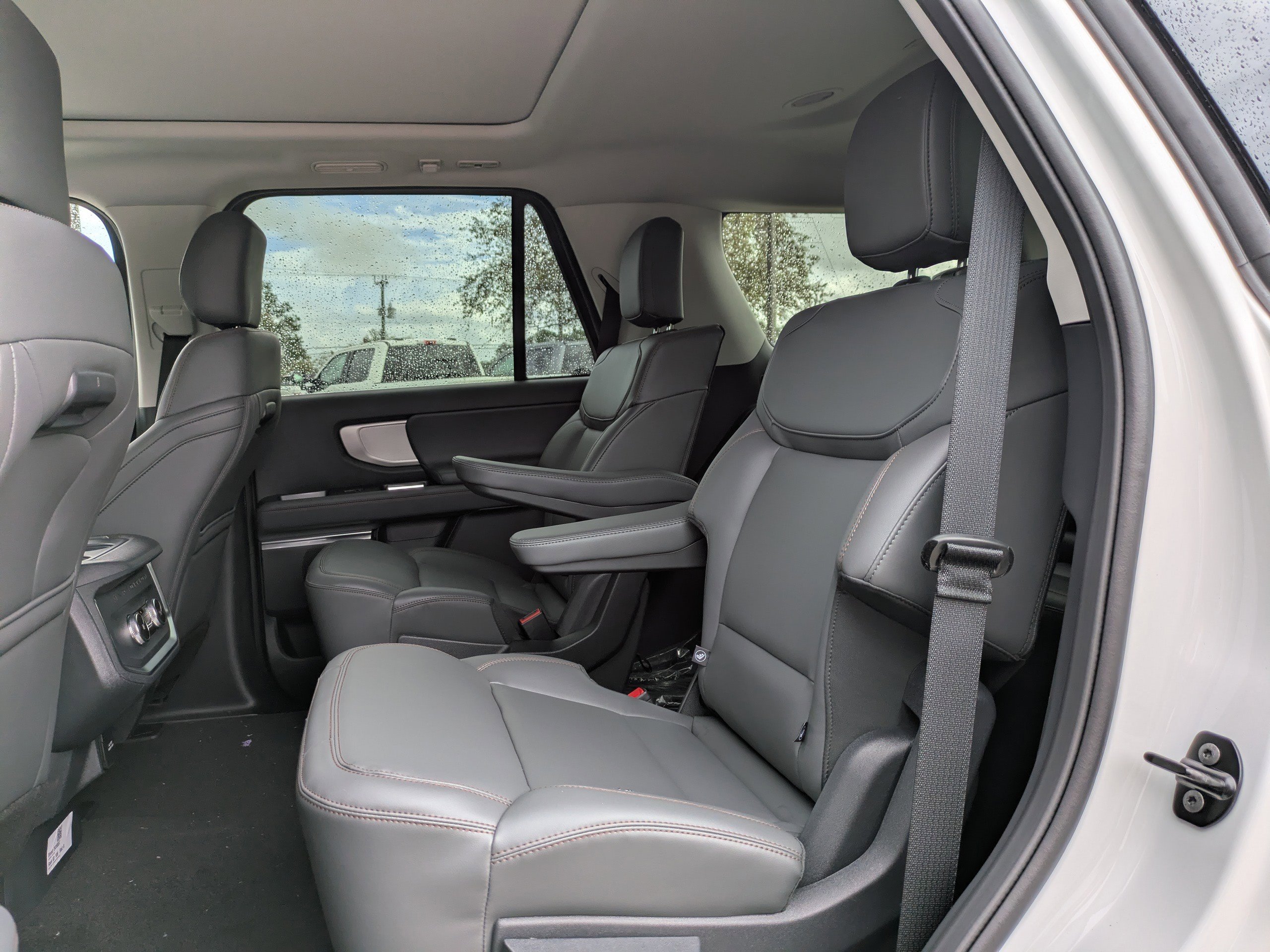 New 2025 Ford Expedition Active image 15