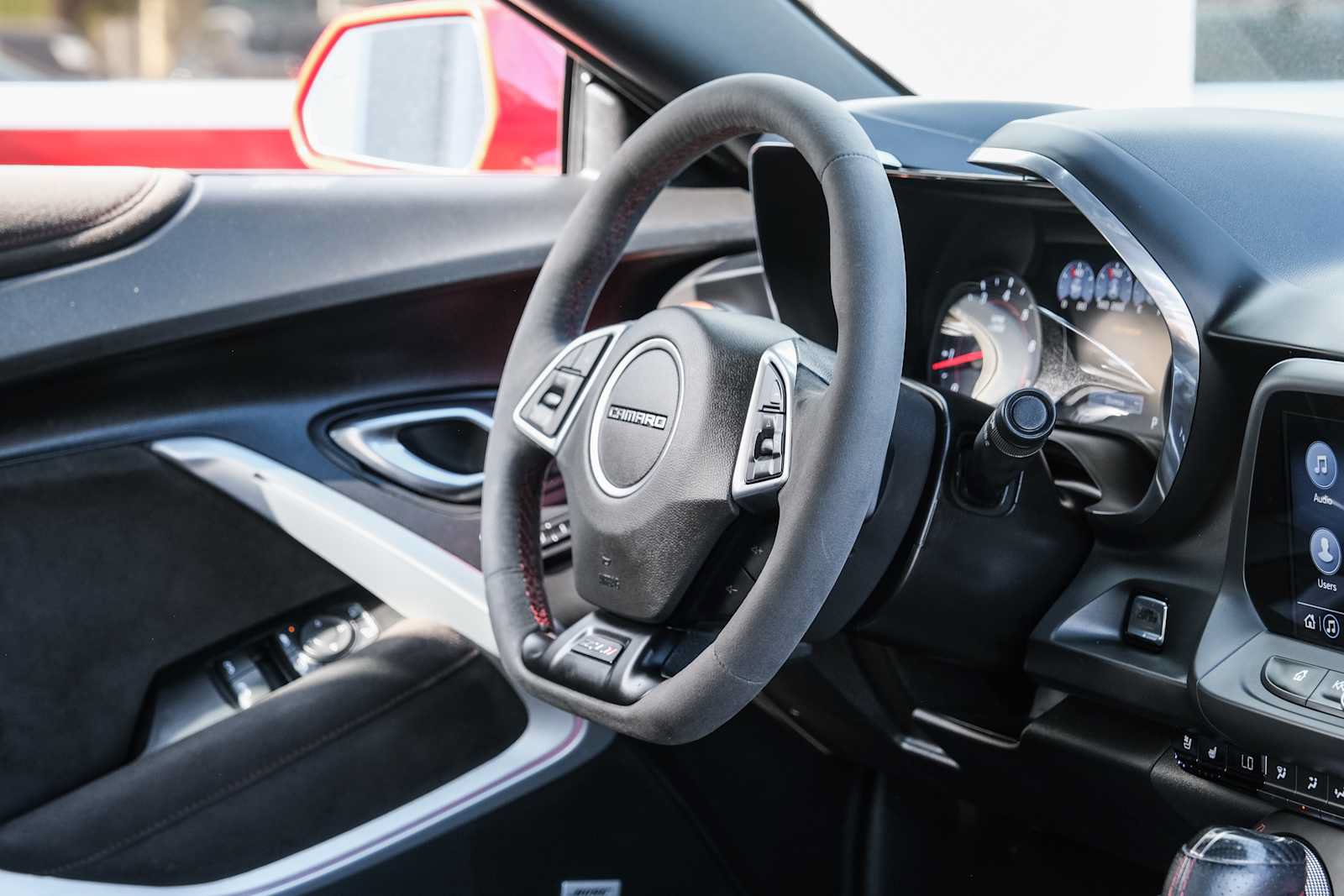 Used 2019 Chevrolet Camaro ZL1 RWD image 27