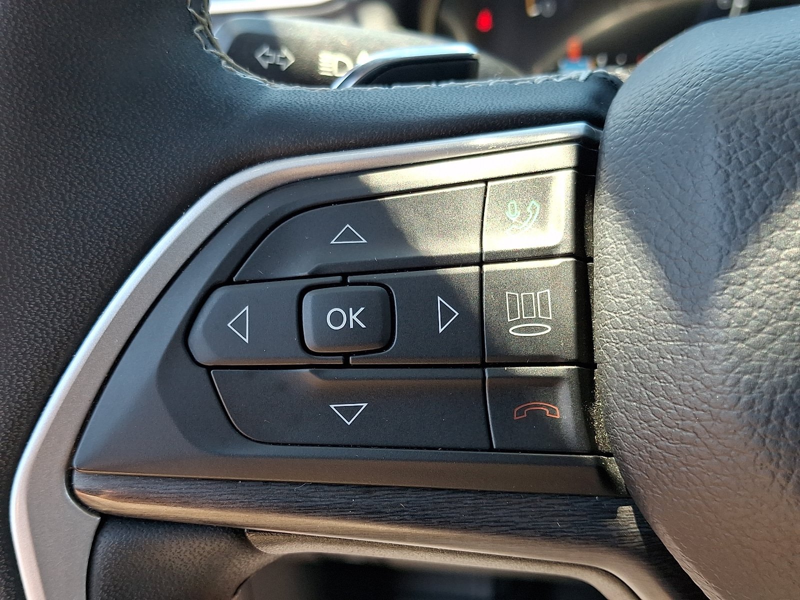Certified 2023 Jeep Grand Cherokee L Limited w/ Black Appearance Package AWD/4WD image 24