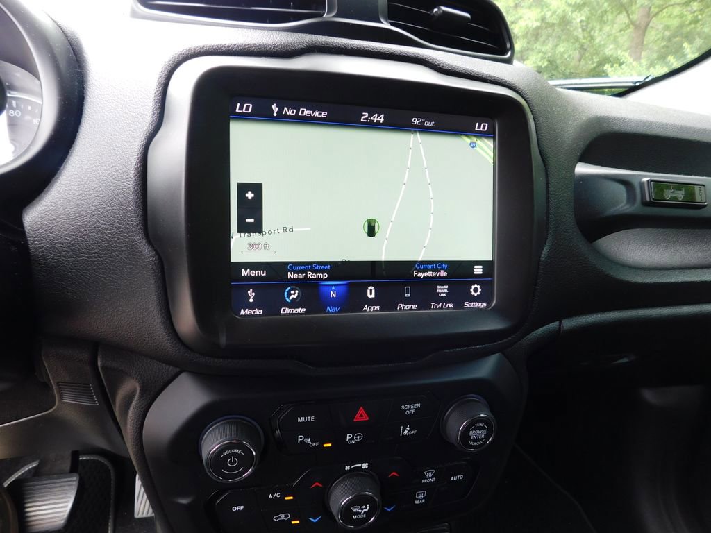 Used 2021 Jeep Renegade Latitude w/ Luxury Group II AWD/4WD image 9
