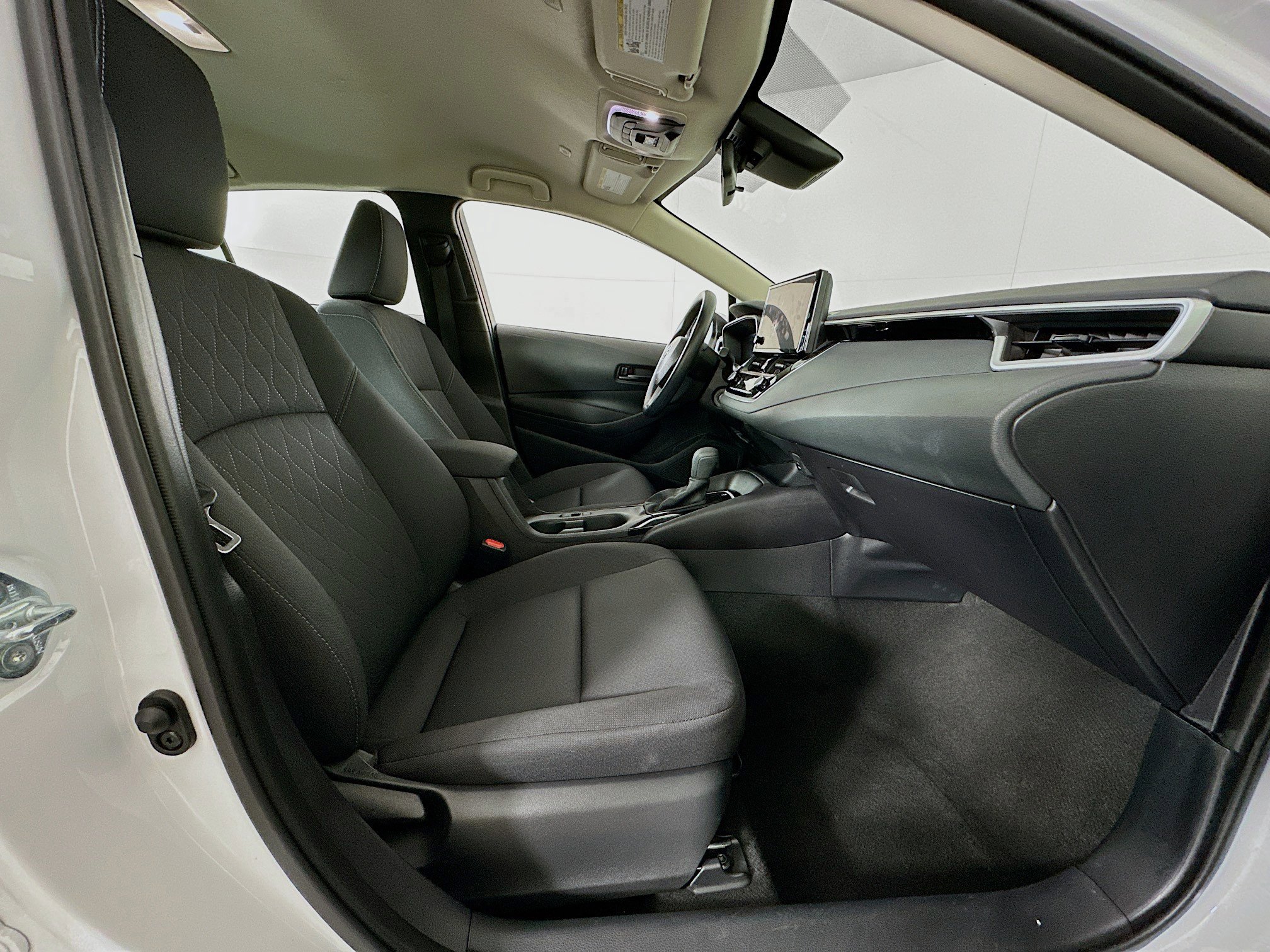 Used 2025 Toyota Corolla LE image 29