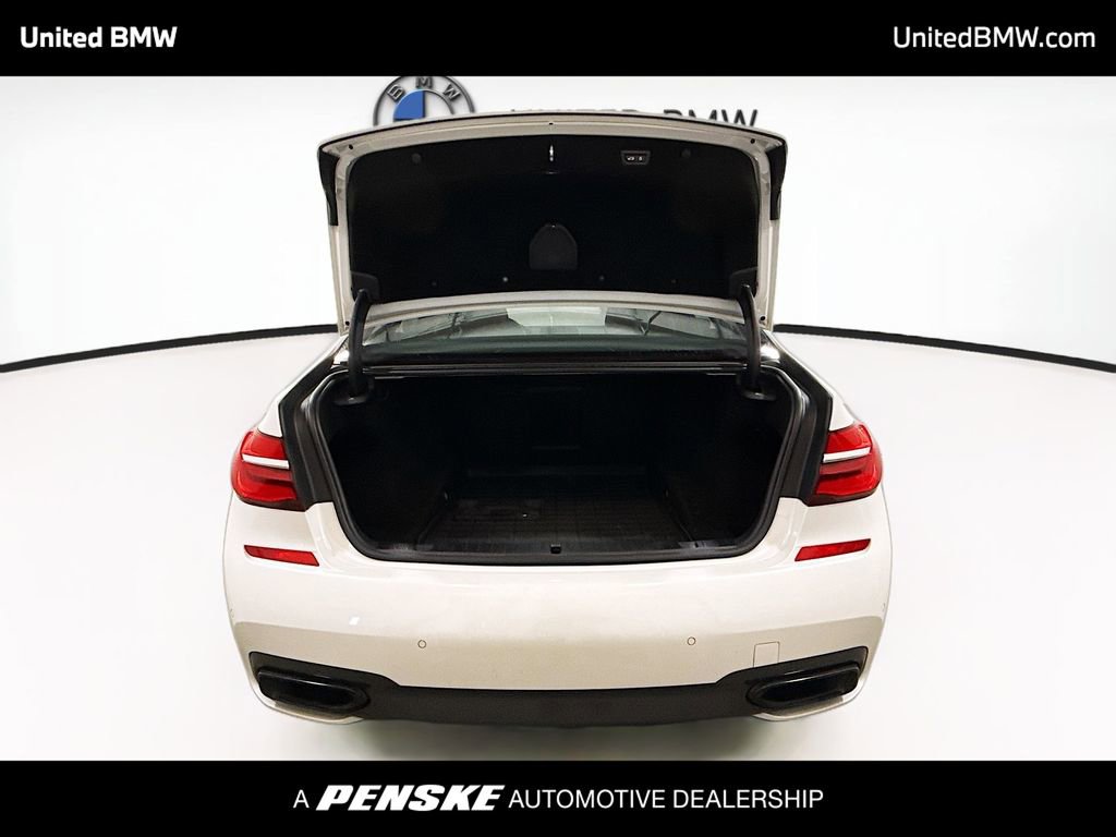 Used 2019 BMW 750i w/ M Sport Package image 14