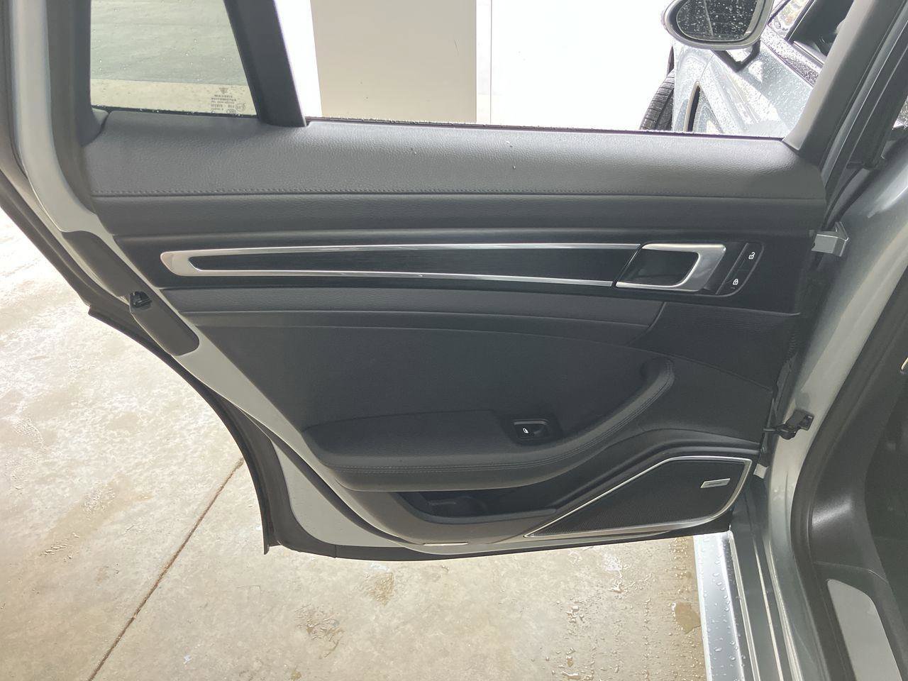 Used 2023 Porsche Panamera Platinum Edition w/ Sportdesign Package image 27