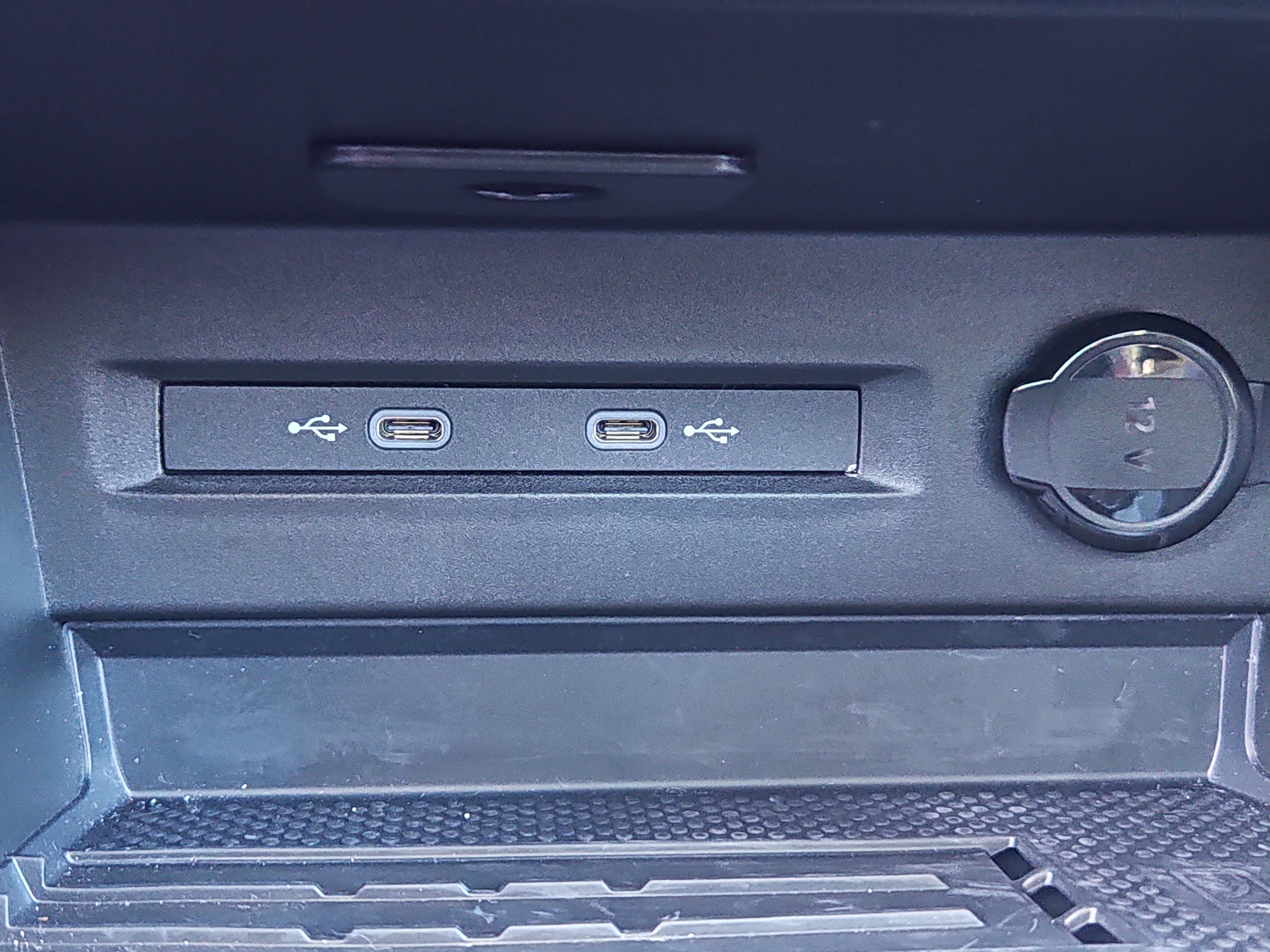 Used 2025 Volkswagen Taos SE image 10