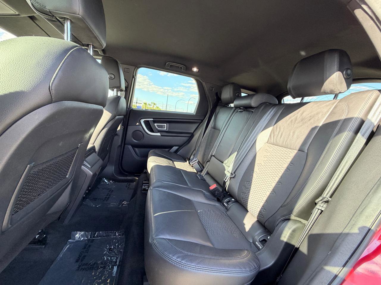 Used 2018 Land Rover Discovery Sport SE image 9