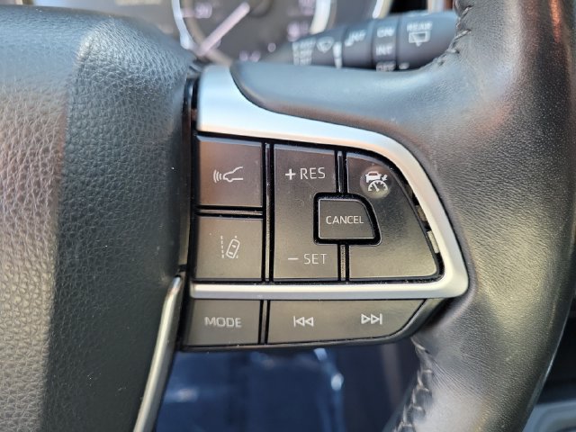 Used 2023 Toyota Highlander XLE FWD image 23
