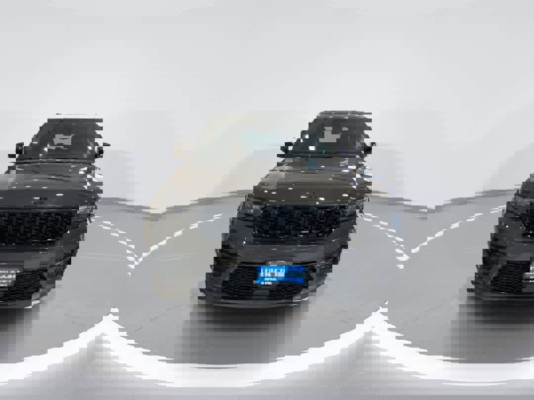 Used 2024 Jeep Grand Cherokee Altitude image 3