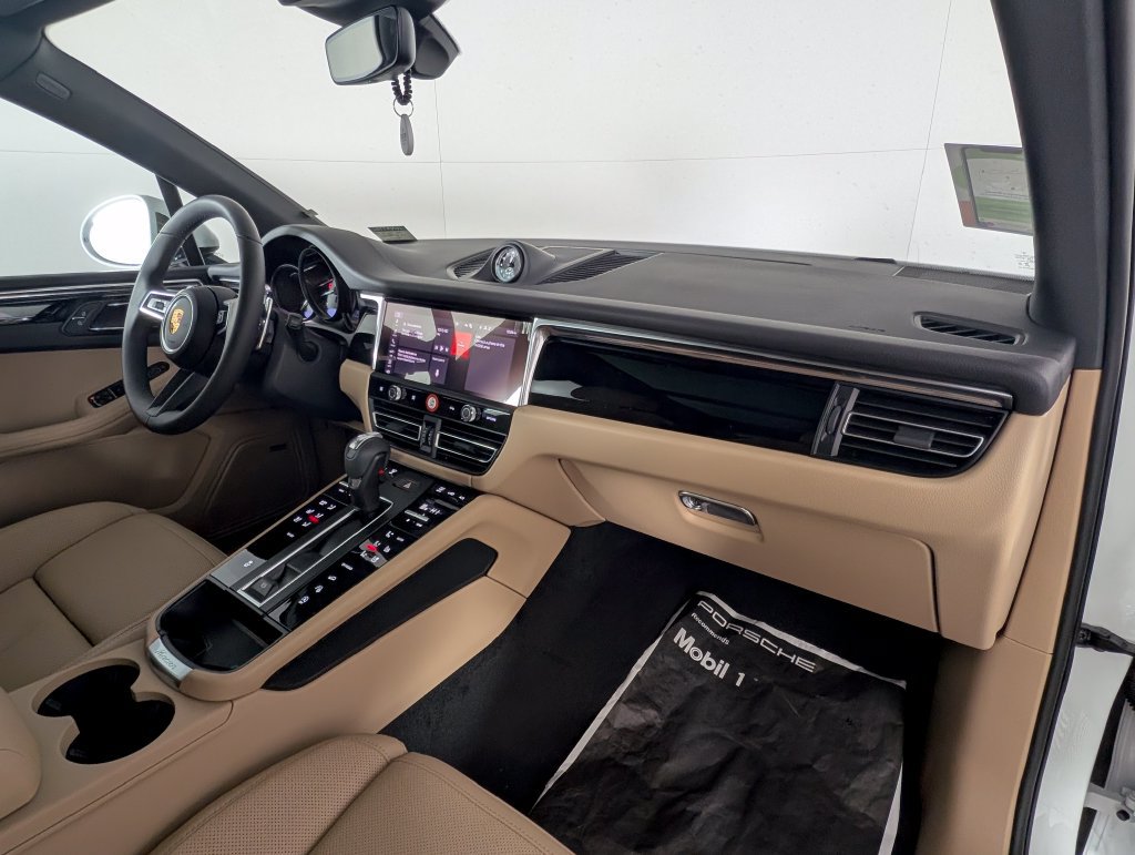 New 2026 Porsche Macan AWD/4WD image 19