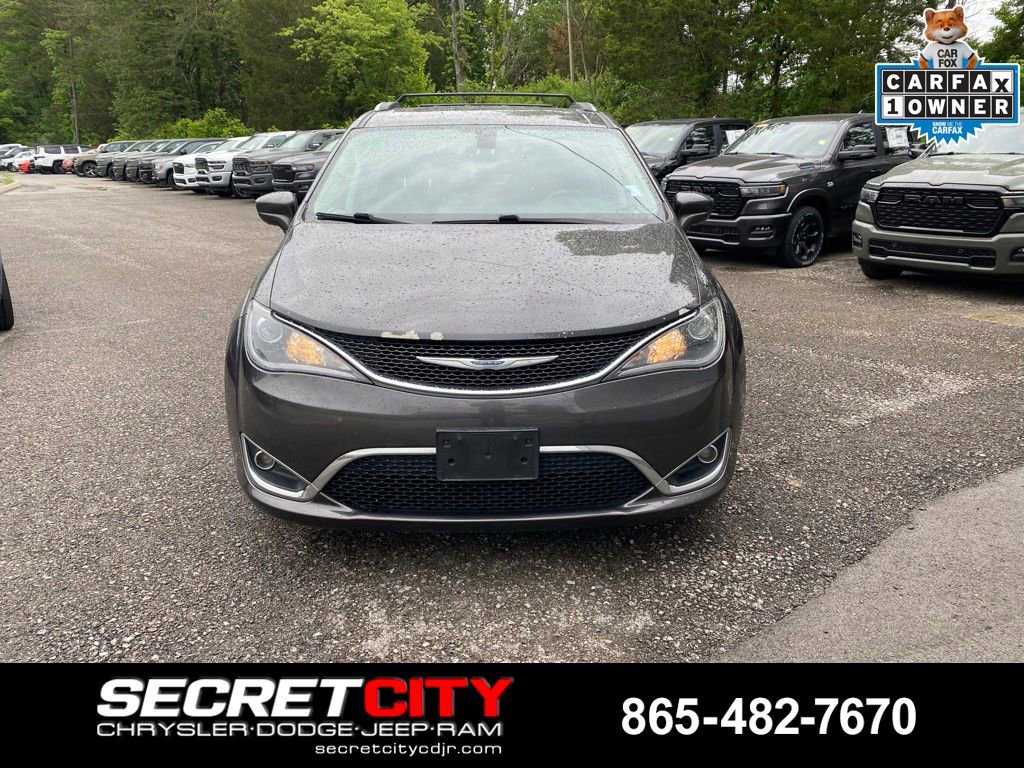 Used 2017 Chrysler Pacifica Touring-L Plus w/ Tire & Wheel Group FWD image 2