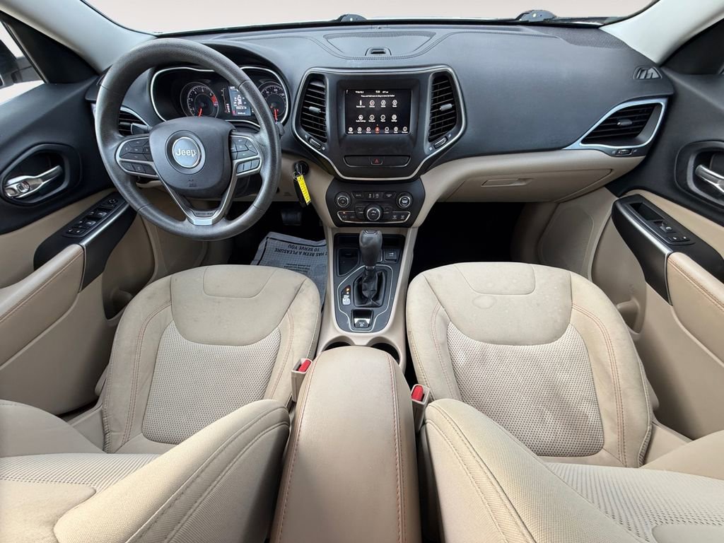 Used 2019 Jeep Cherokee Latitude w/ Popular Appearance Group FWD image 12