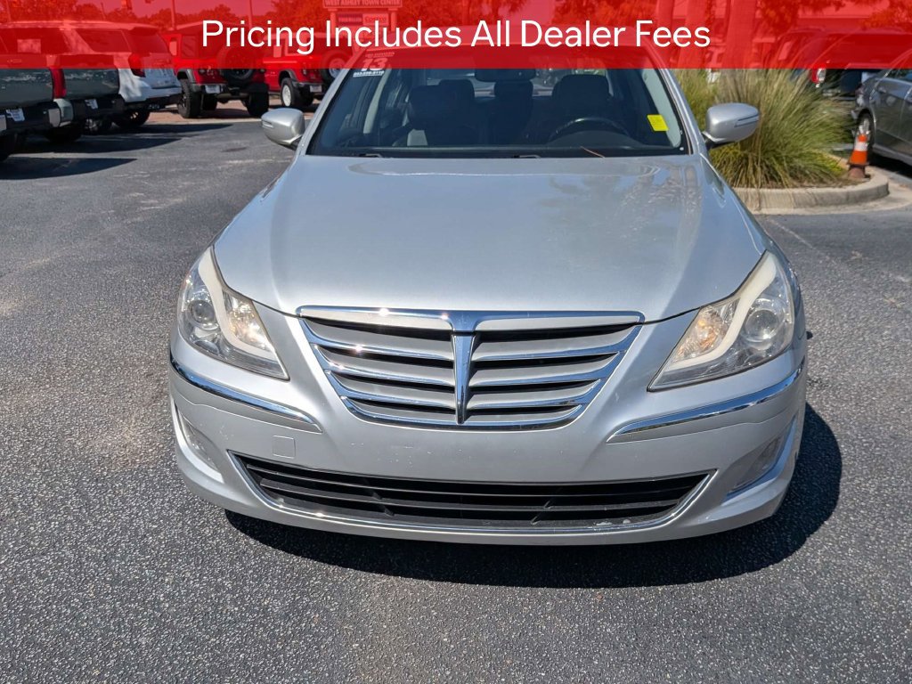 Used 2013 Hyundai Genesis 3.8 RWD image 9