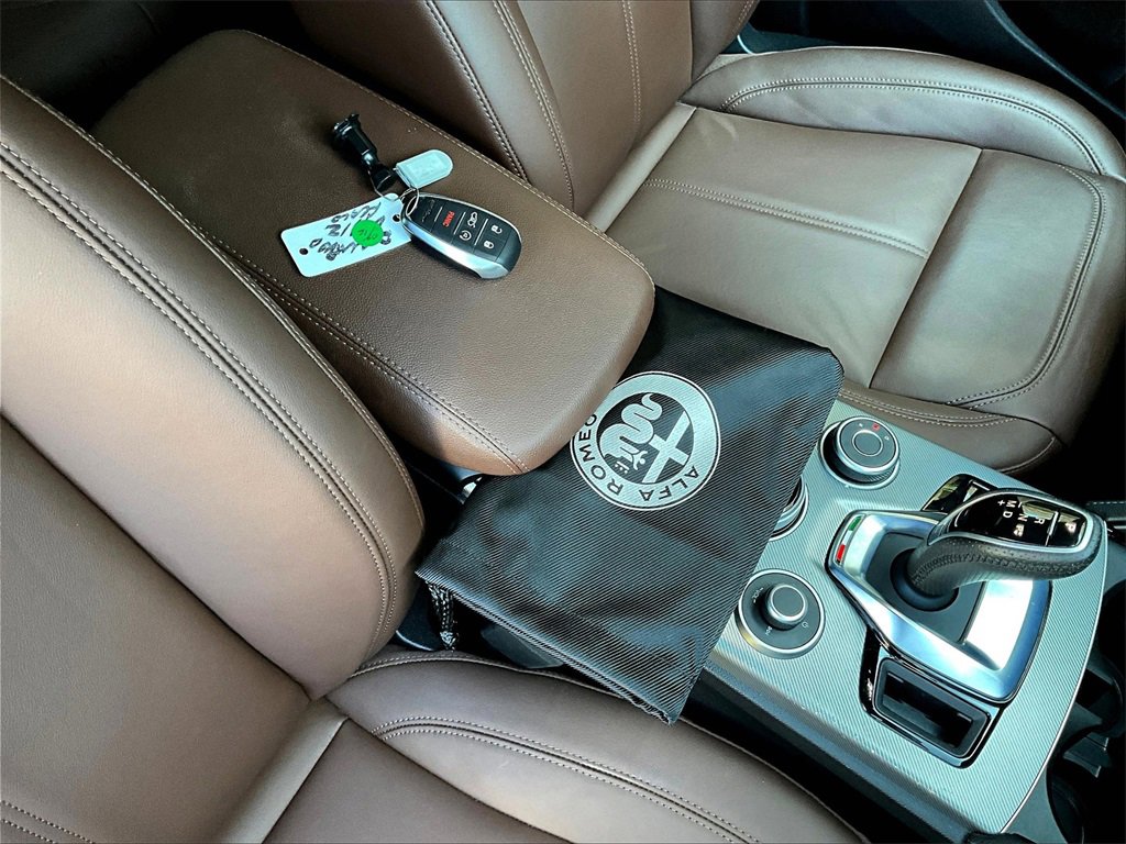 Used 2024 Alfa Romeo Stelvio Ti image 16