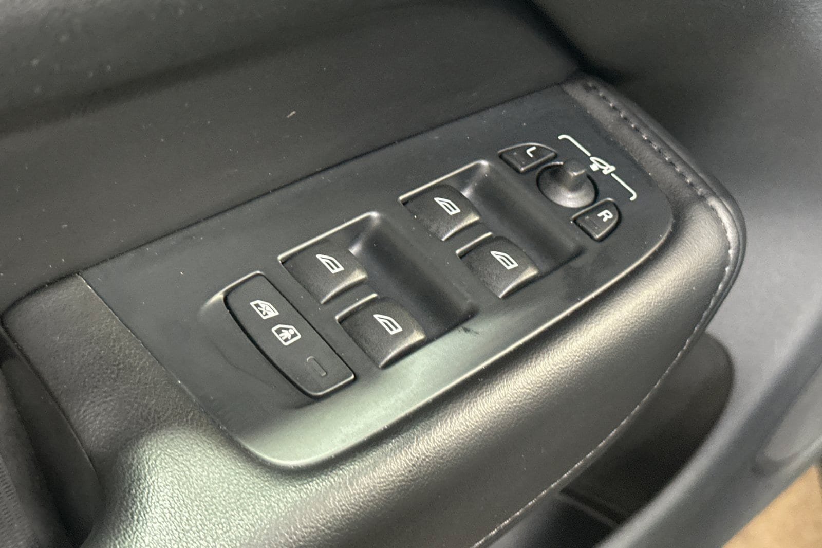 Certified 2024 Volvo XC60 B5 Plus AWD/4WD image 16