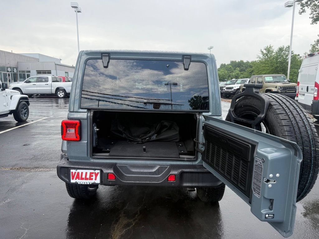Used 2025 Jeep Wrangler Unlimited Sahara w/ Safety Group AWD/4WD image 43