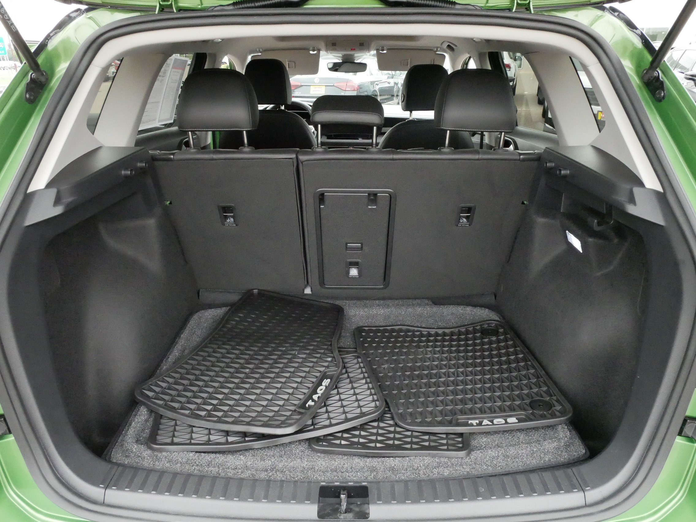 Certified 2025 Volkswagen Taos SE AWD/4WD image 18