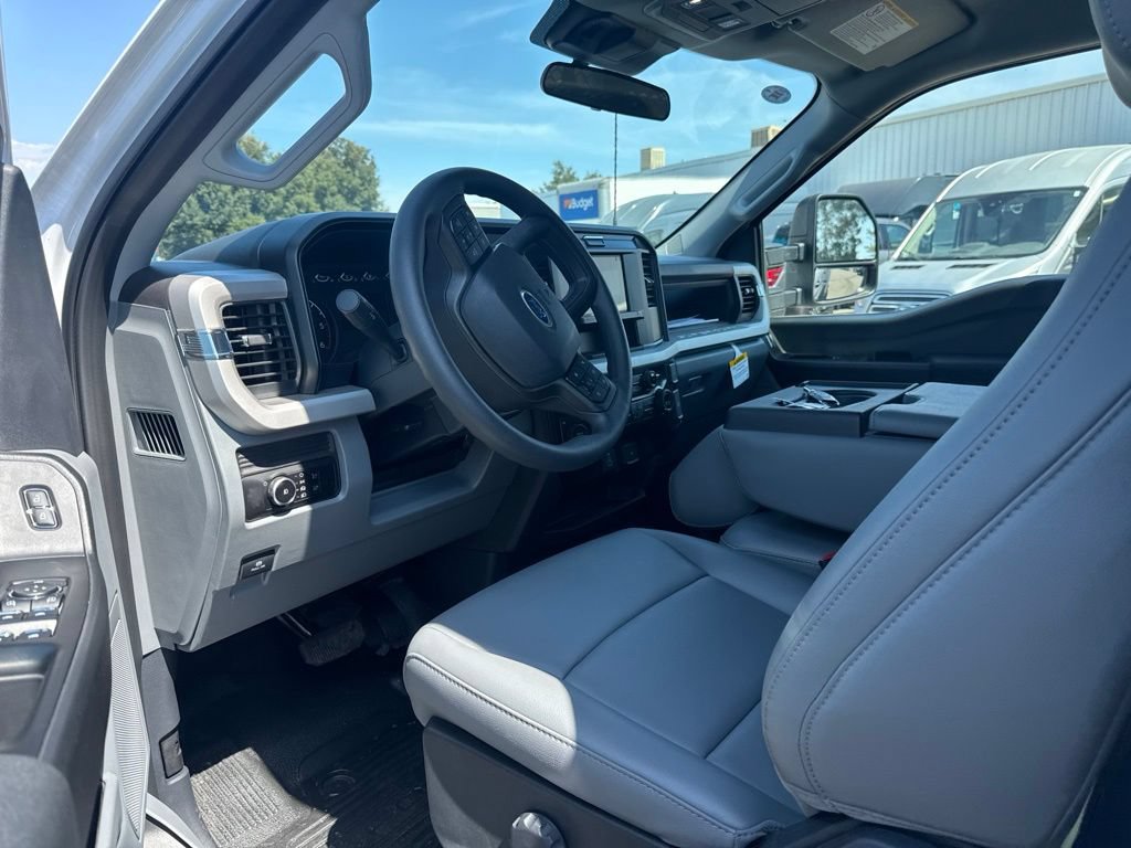 New 2026 Ford F550 4x4 Crew Cab image 6