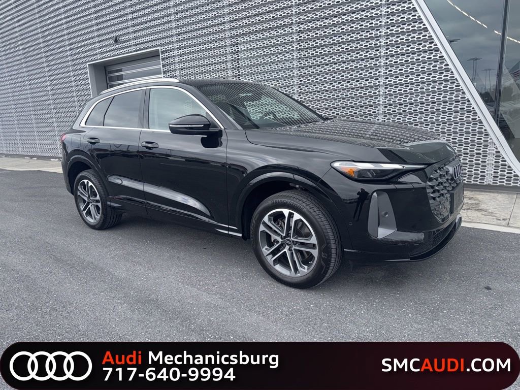 Used 2025 Audi Q5 Premium w/ Convenience Package image 1