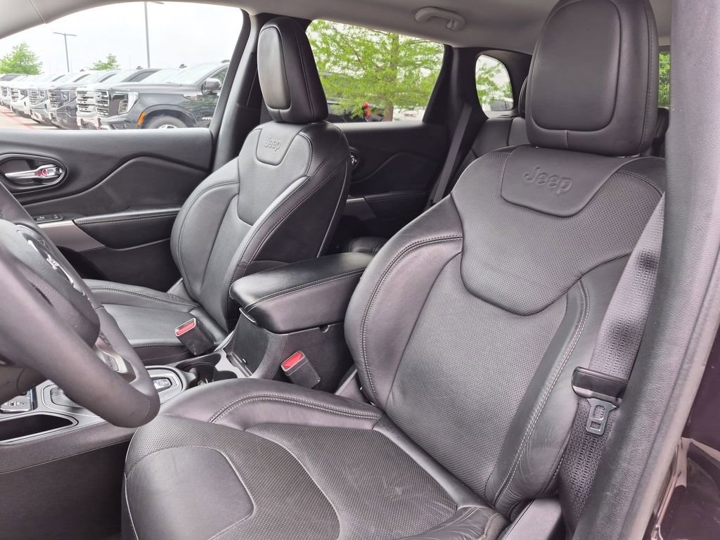 Used 2021 Jeep Cherokee Latitude Lux w/ Comfort/Convenience Group FWD image 19