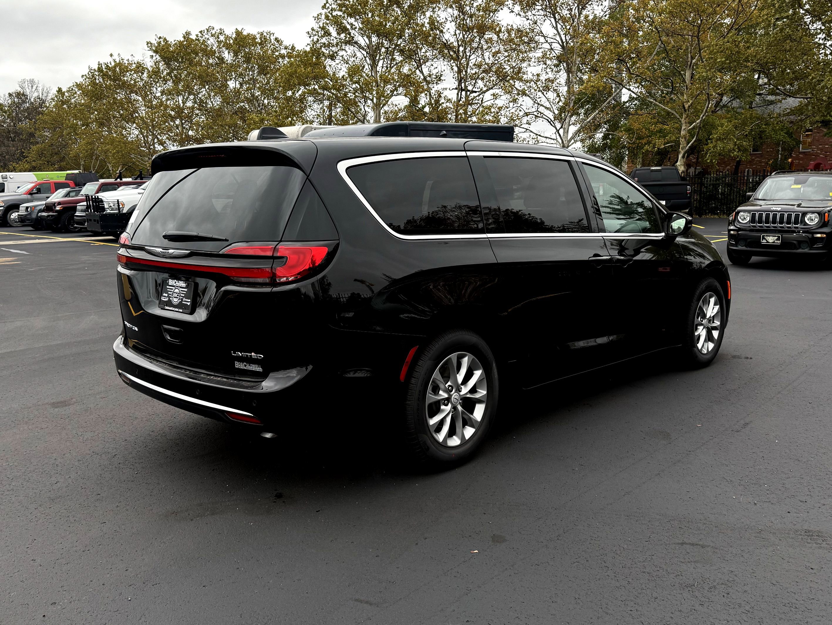 New 2026 Chrysler Pacifica Limited image 10
