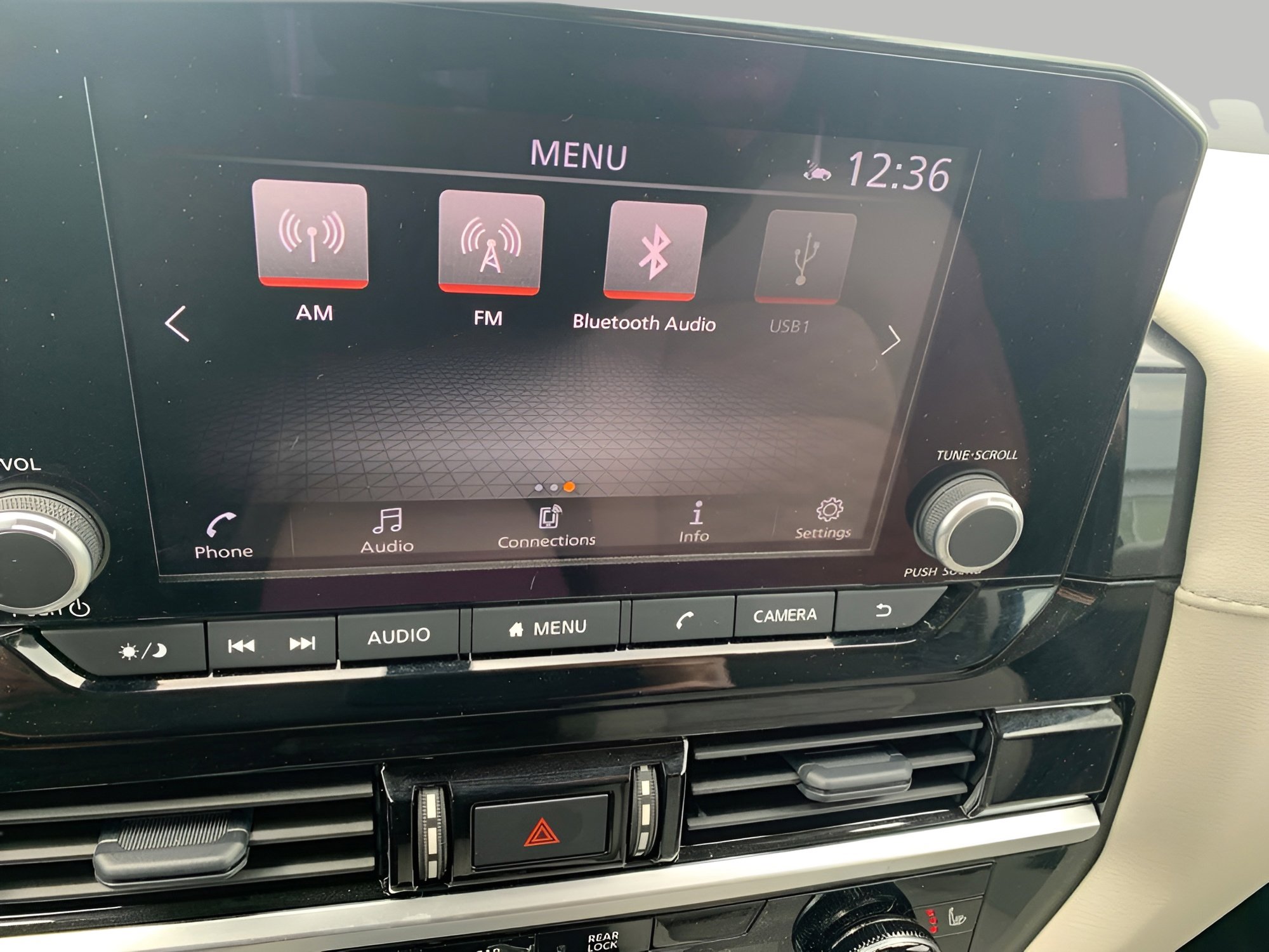 Used 2025 Nissan Pathfinder SV AWD/4WD image 17