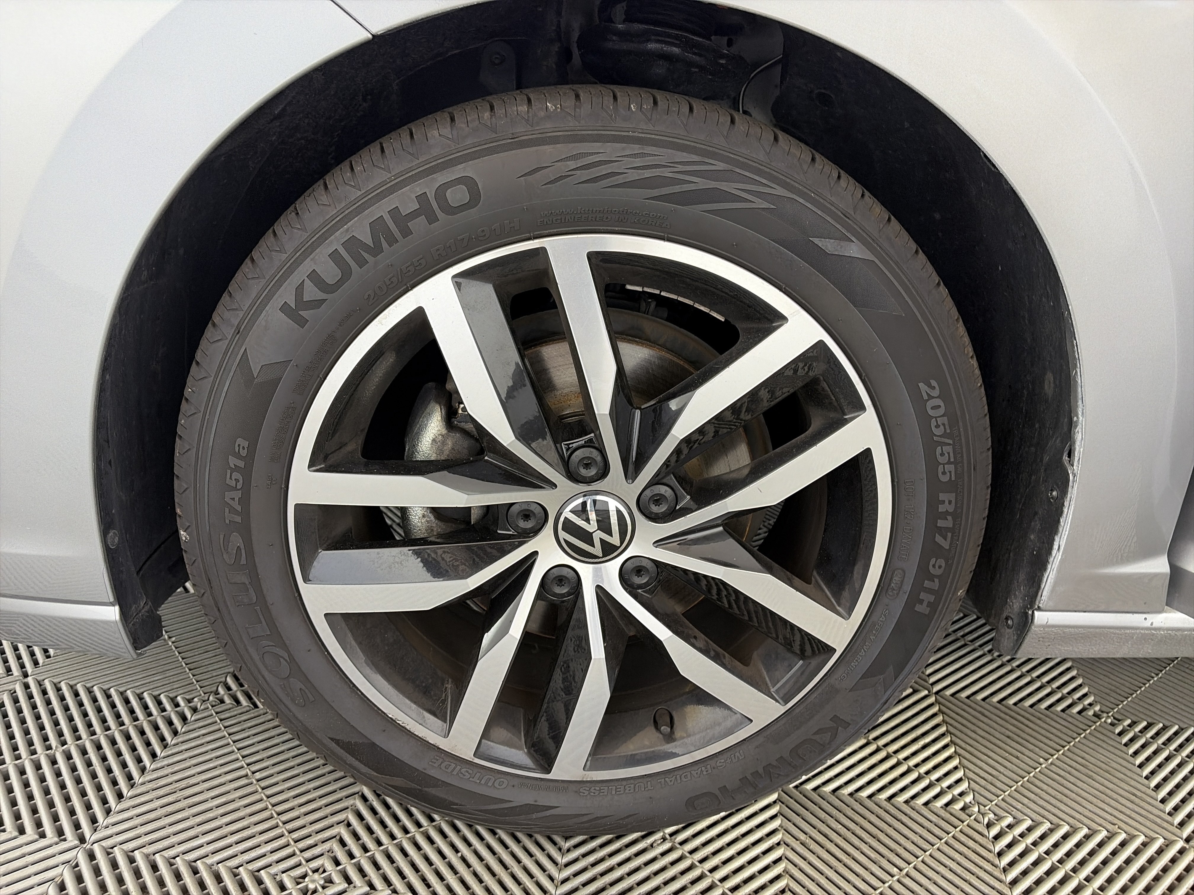 Used 2025 Volkswagen Jetta SE FWD image 12