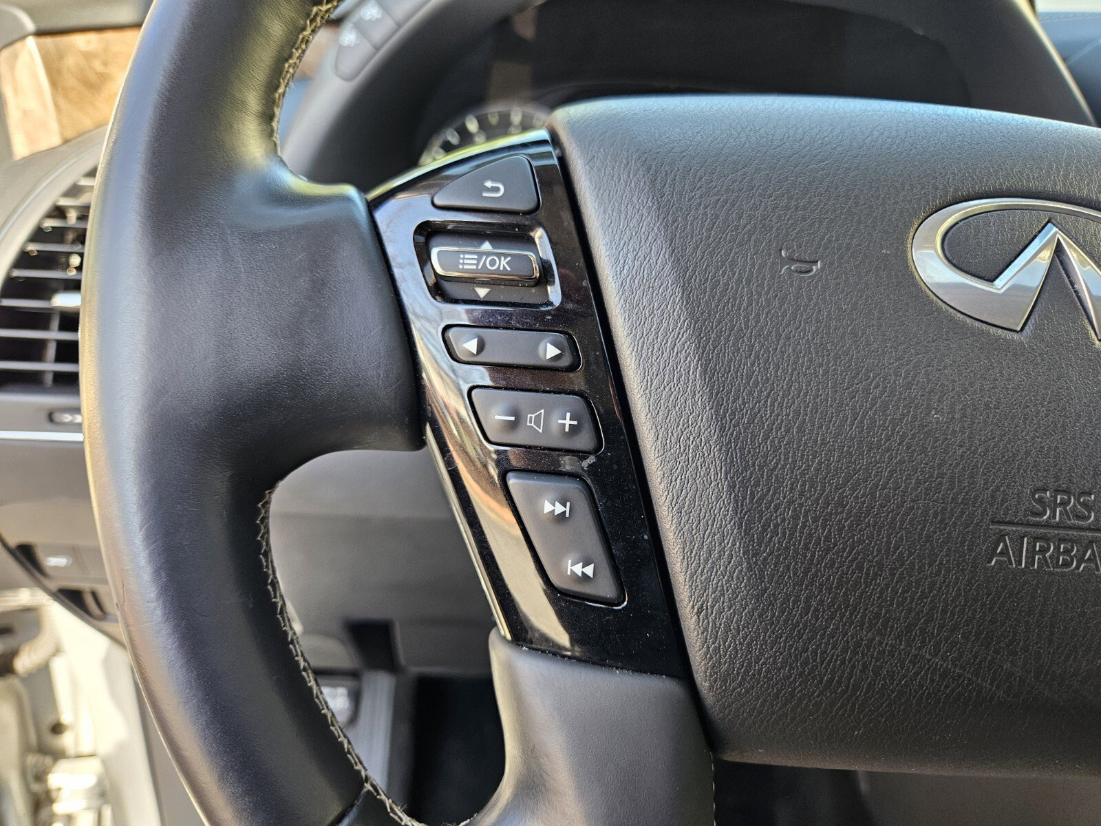 Used 2023 INFINITI QX80 Premium Select w/ All-Season Package image 28