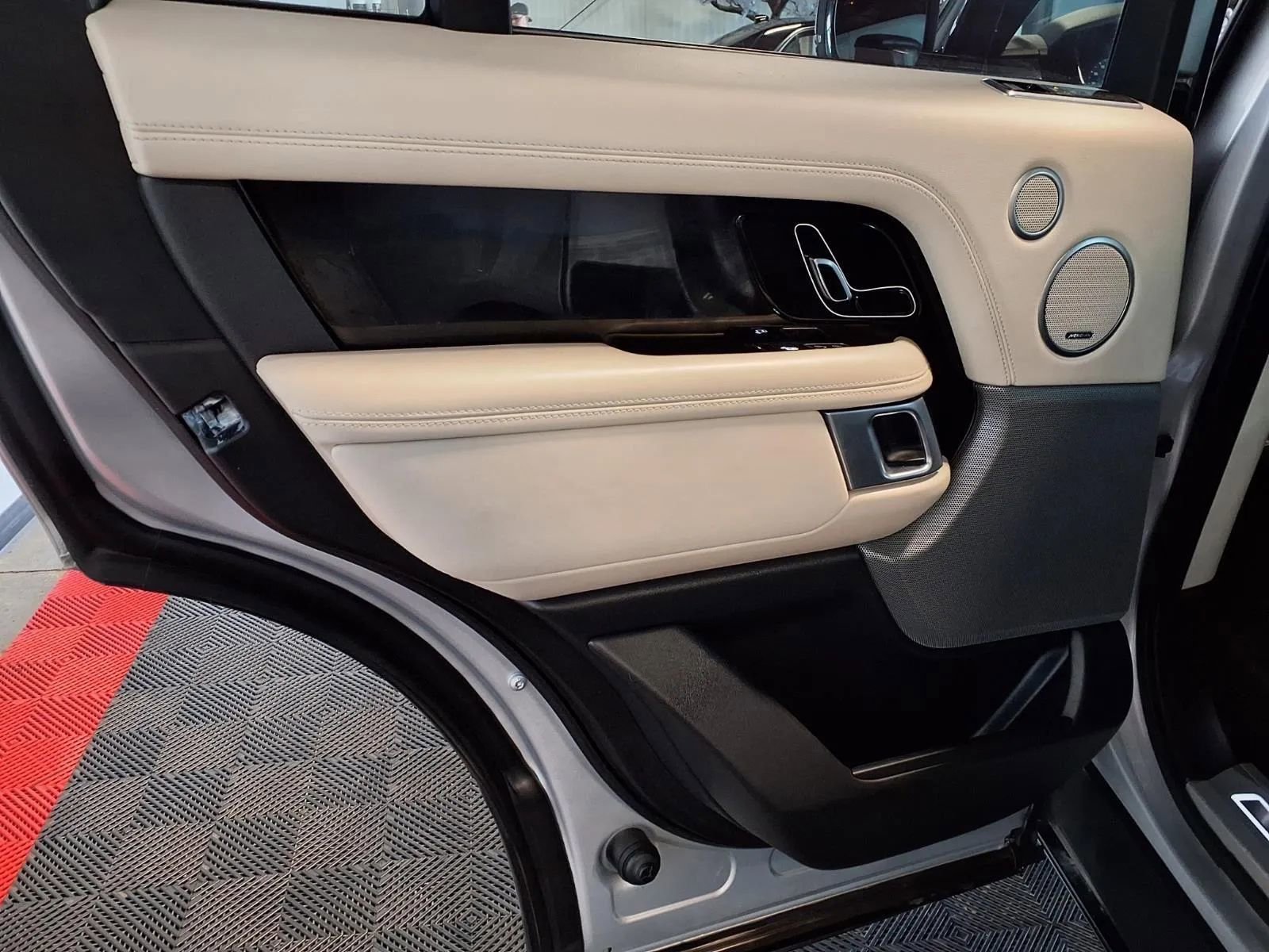 Used 2018 Land Rover Range Rover Supercharged image 15