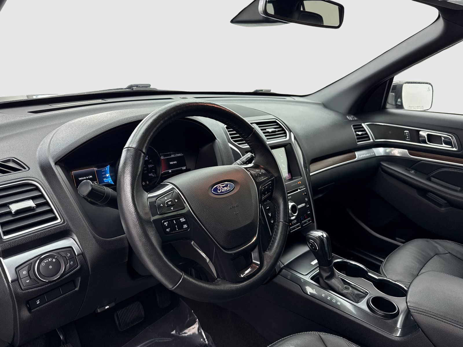 Used 2018 Ford Explorer Limited w/ Ford Safe & Smart Package FWD image 18