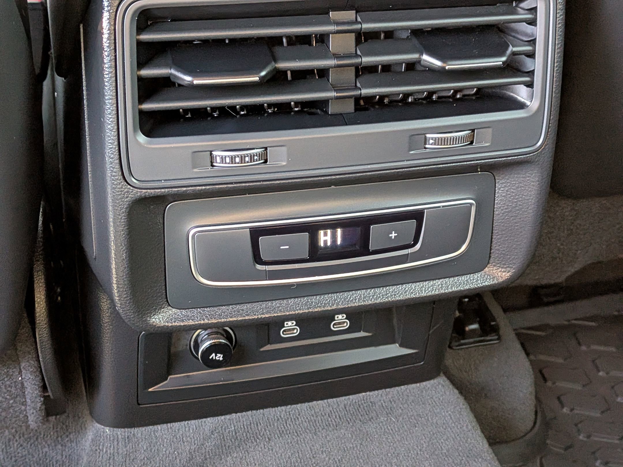 Used 2022 Audi Q8 Premium image 23