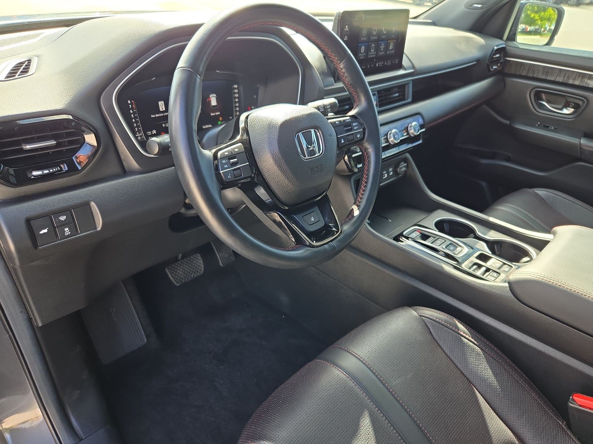Used 2025 Honda Pilot Black Edition image 12