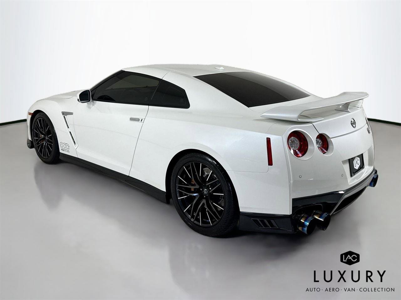 Used 2020 Nissan GT-R Premium image 8