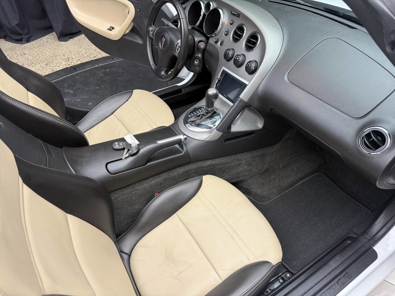 Used 2008 Pontiac Solstice Convertible w/ Premium Package image 18