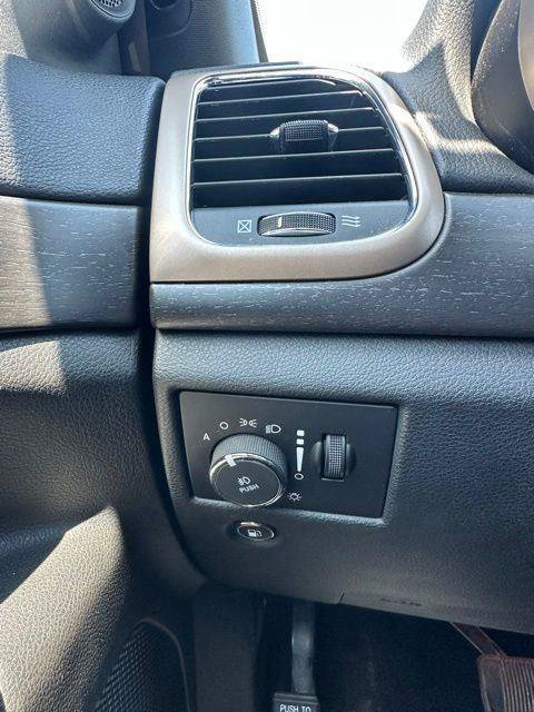 Used 2016 Jeep Grand Cherokee Laredo AWD/4WD image 30
