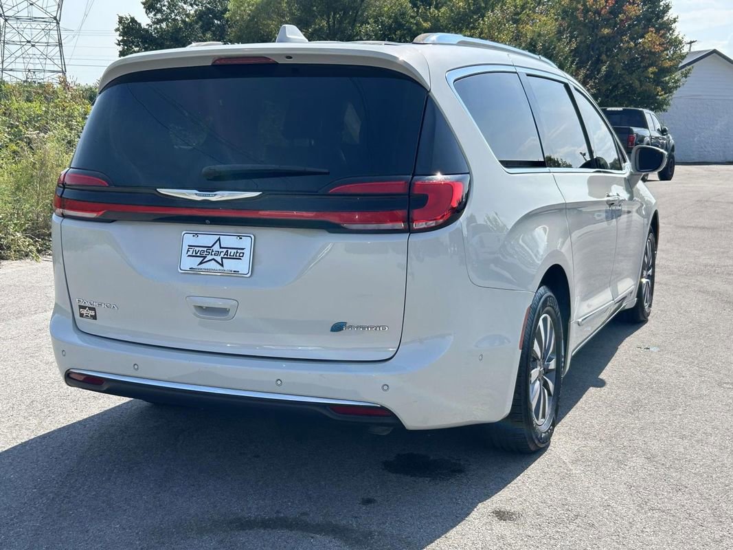 Used 2021 Chrysler Pacifica Limited w/ Premium & Safety Sphere Group image 3
