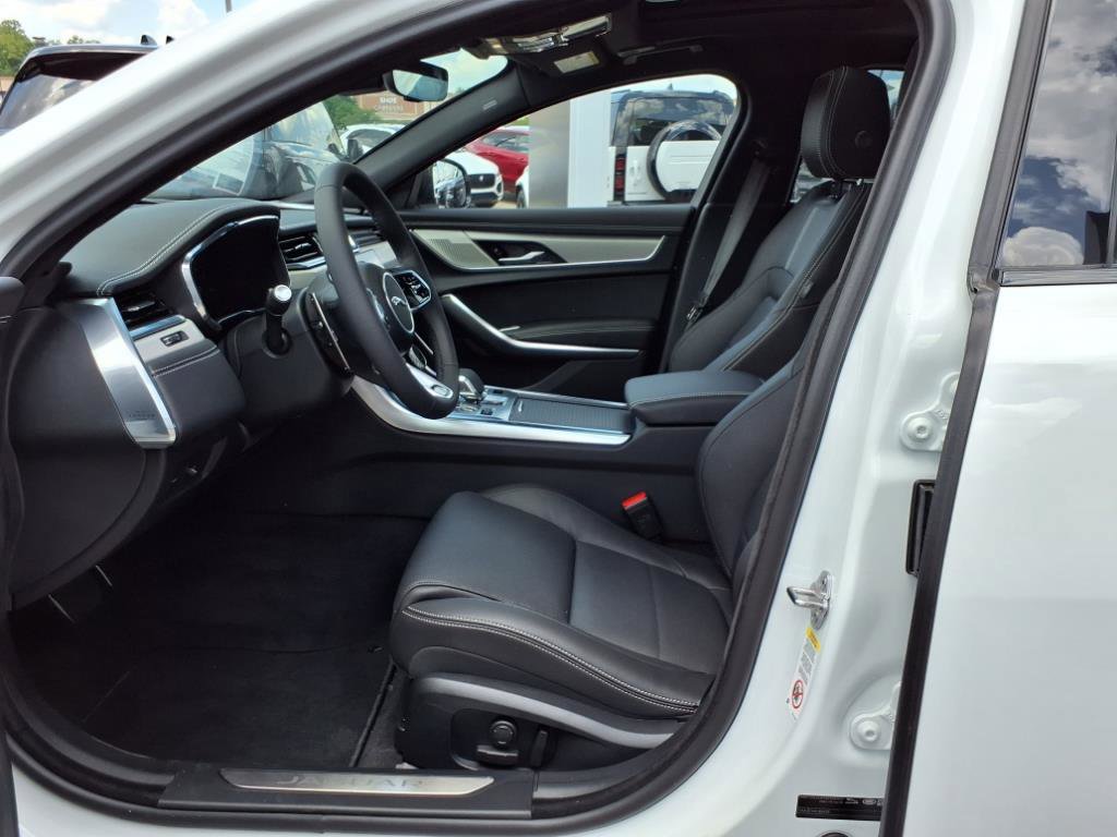 Used 2024 Jaguar XF R-Dynamic SE AWD/4WD image 10