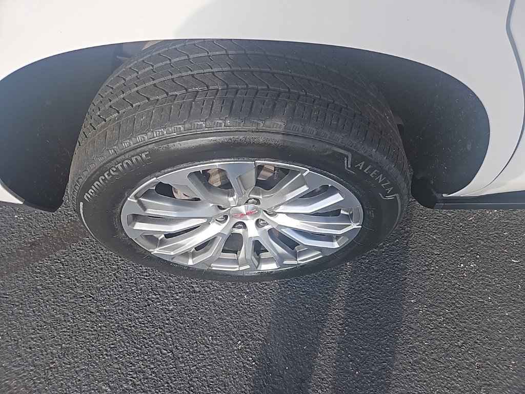 Used 2022 GMC Yukon Denali w/ Denali Premium Package image 11