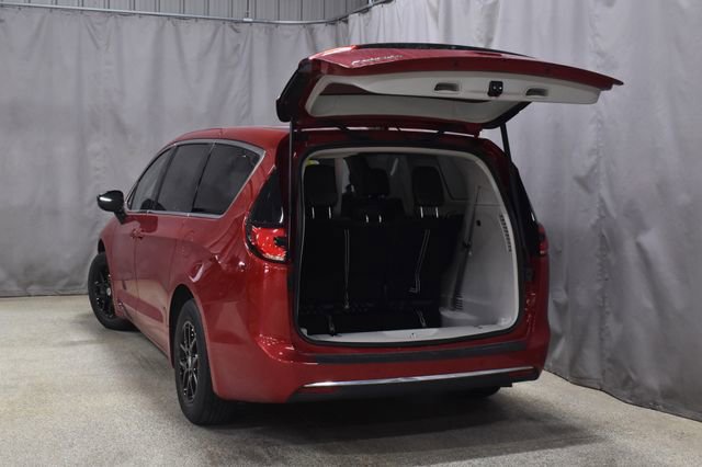 Certified 2024 Chrysler Pacifica Touring-L image 37