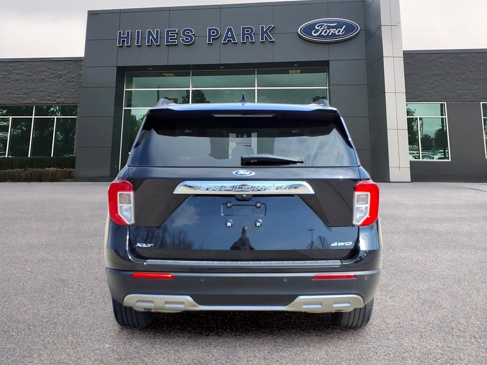 Certified 2023 Ford Explorer XLT w/ Equipment Group 202A AWD/4WD image 6
