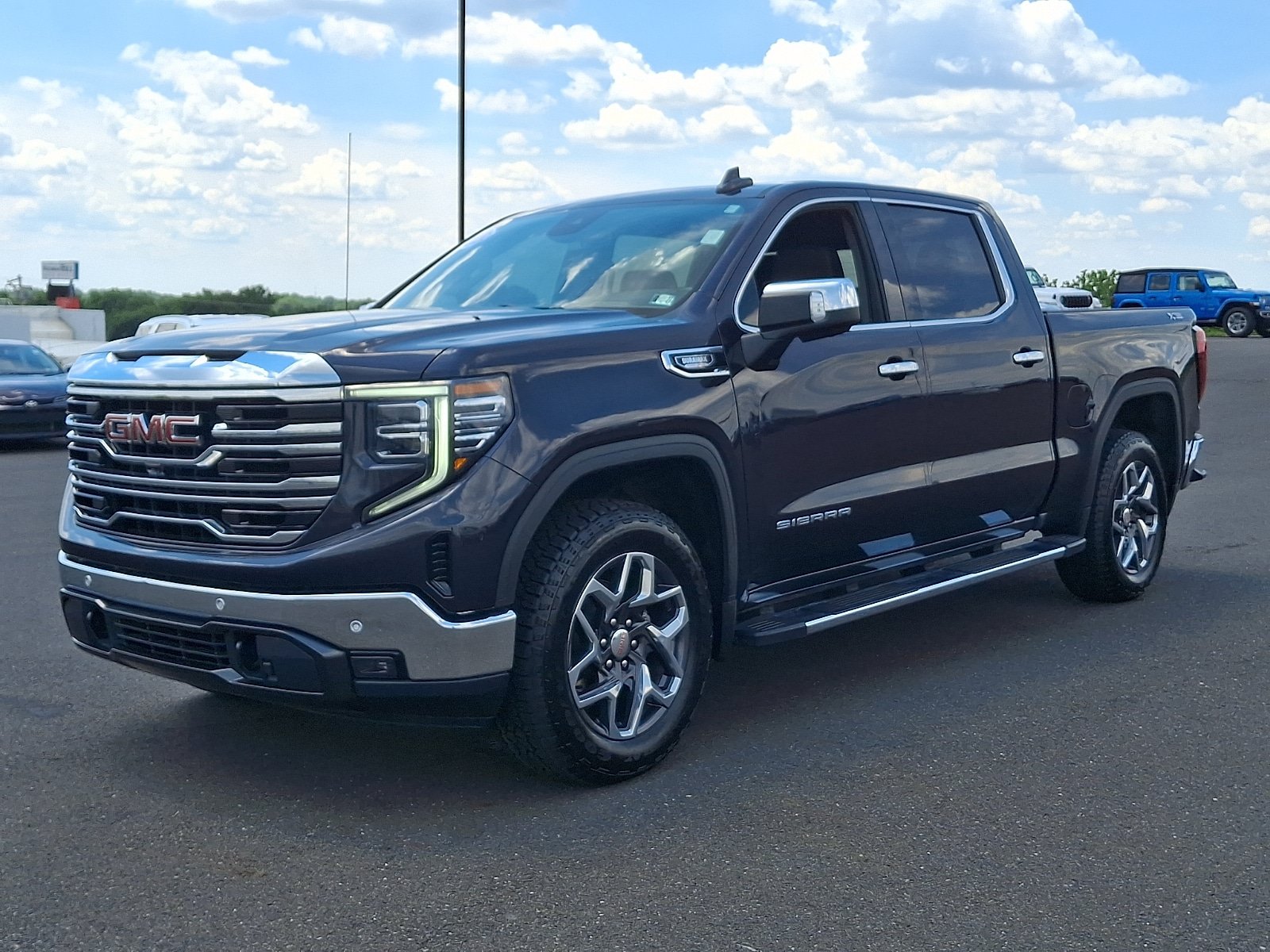 Used 2023 GMC Sierra 1500 SLT w/ SLT Premium Plus Package AWD/4WD image 3