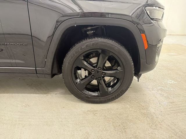 Used 2024 Jeep Grand Cherokee Altitude image 14