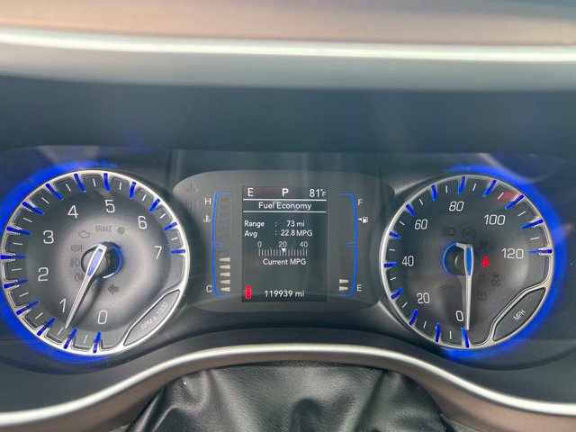 Used 2018 Chrysler Pacifica Touring-L w/ Tire & Wheel Group FWD image 11