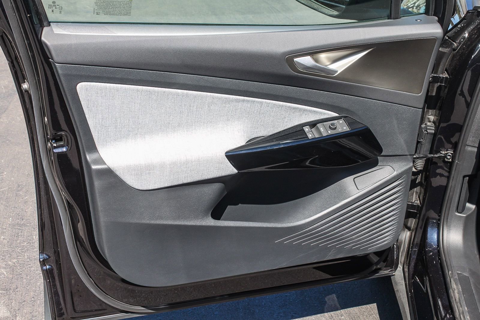 Used 2023 Volkswagen ID.4 Pro image 21