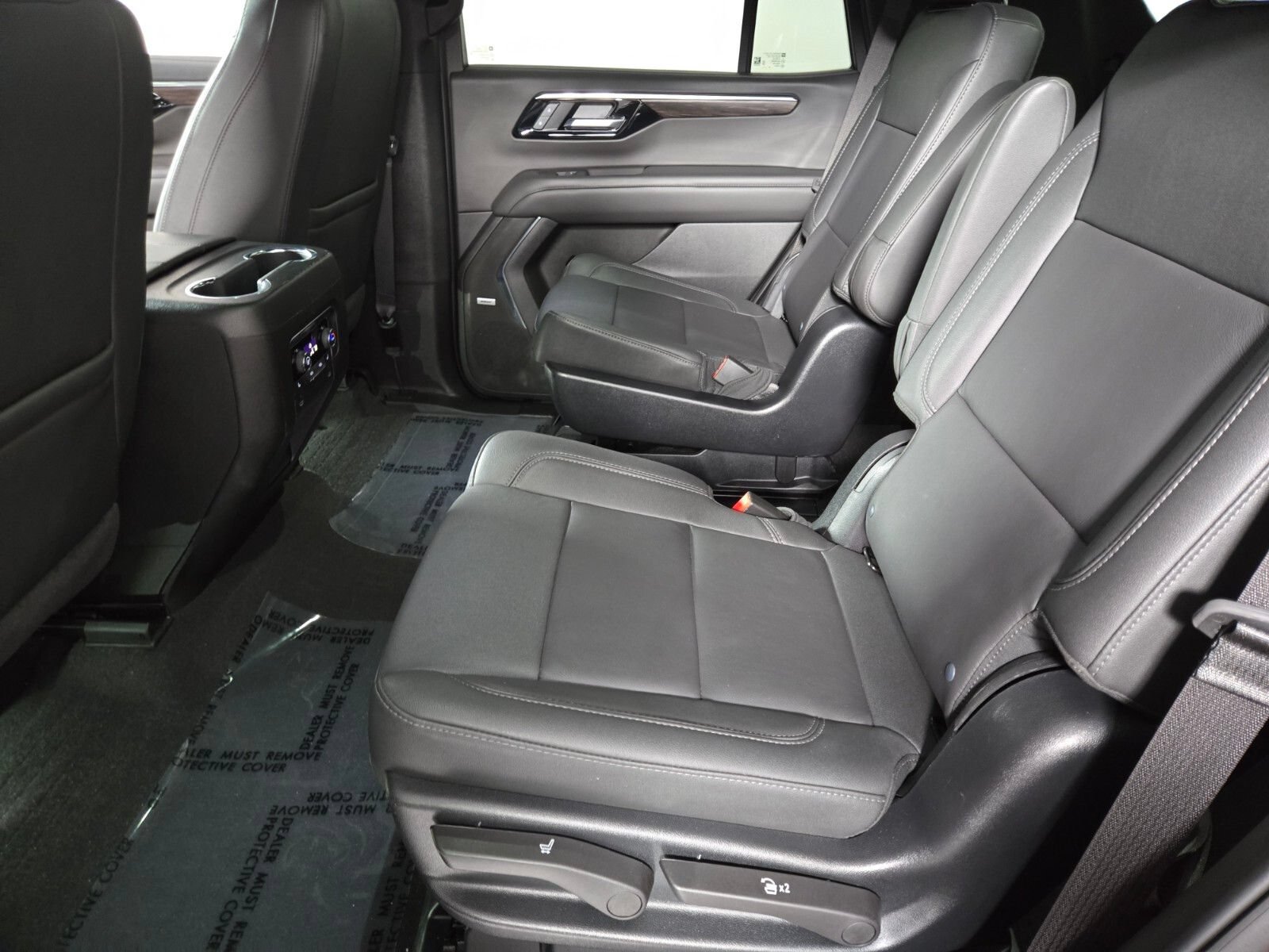 Used 2025 Chevrolet Tahoe Z71 w/ Comfort Package AWD/4WD image 5