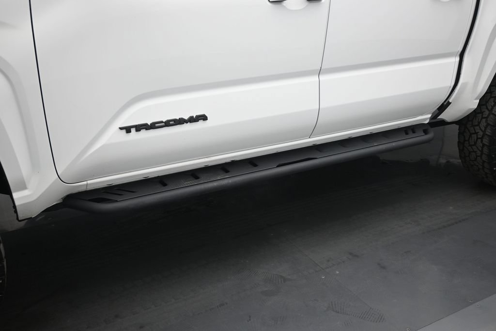 Used 2025 Toyota Tacoma SR5 AWD/4WD image 24