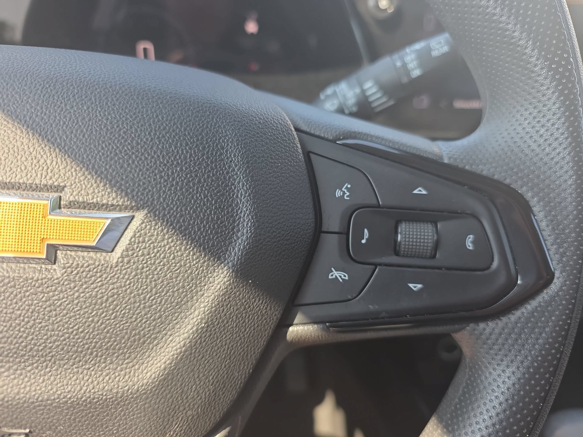 Used 2025 Chevrolet Trax LT FWD image 17