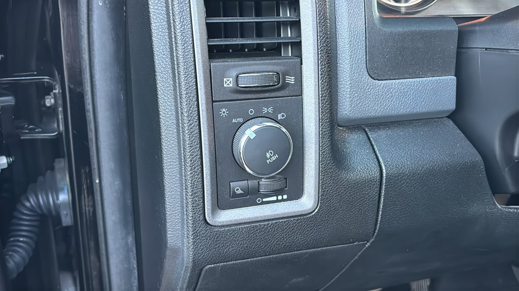 Used 2014 RAM 1500 Express RWD image 11
