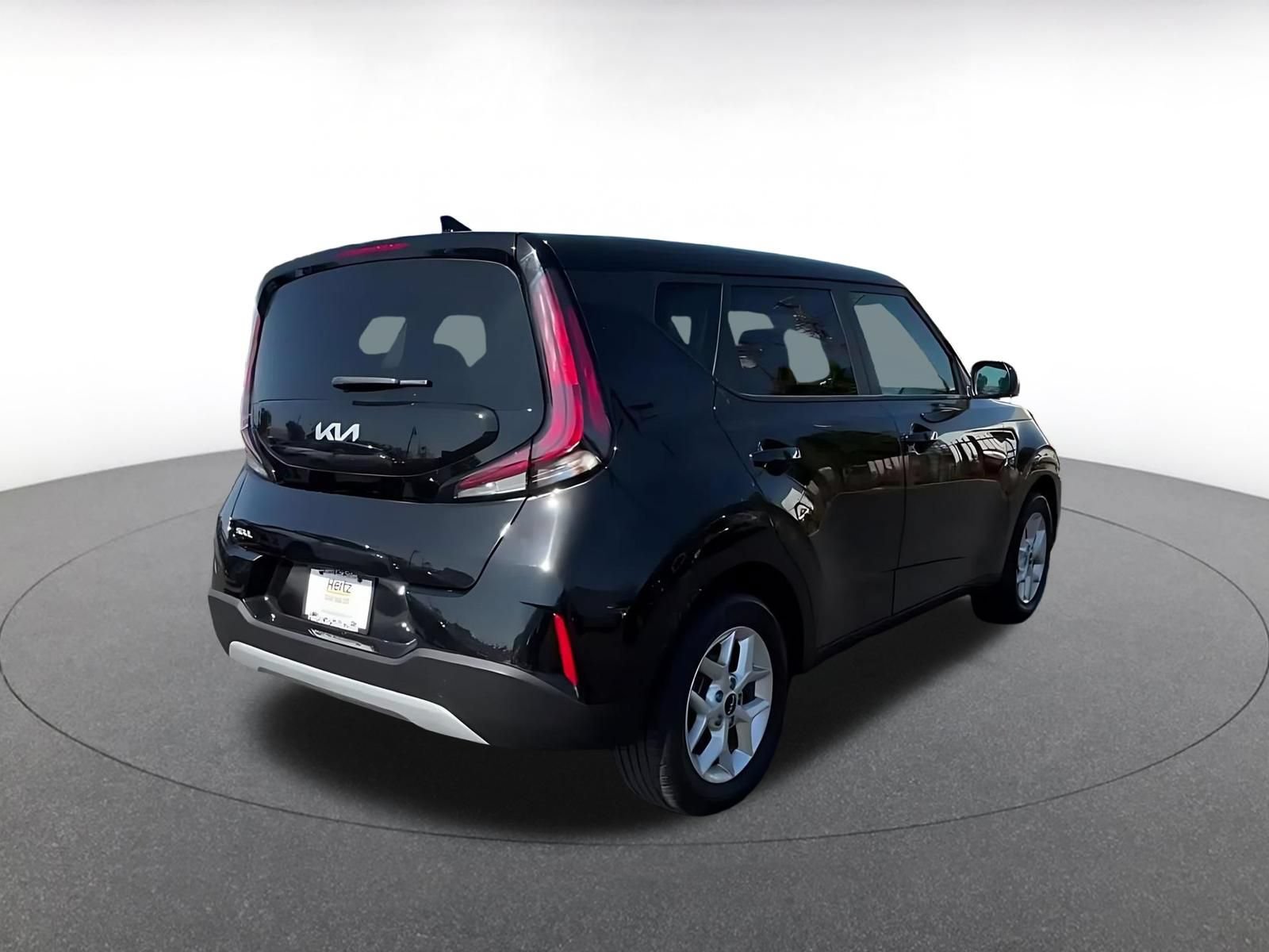 Used 2025 Kia Soul LX w/ LX Technology Package FWD image 14