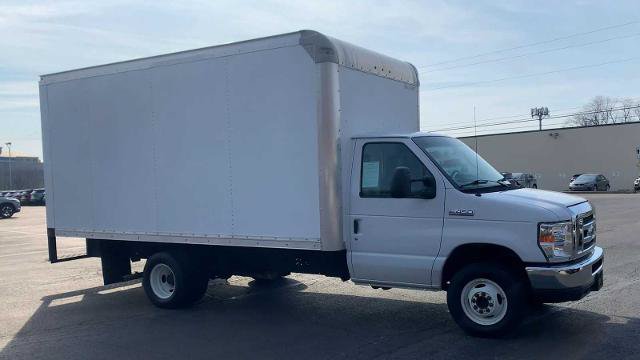 Used 2017 Ford E-450 and Econoline 450 Super Duty w/ Power Windows & Locks Group RWD image 2