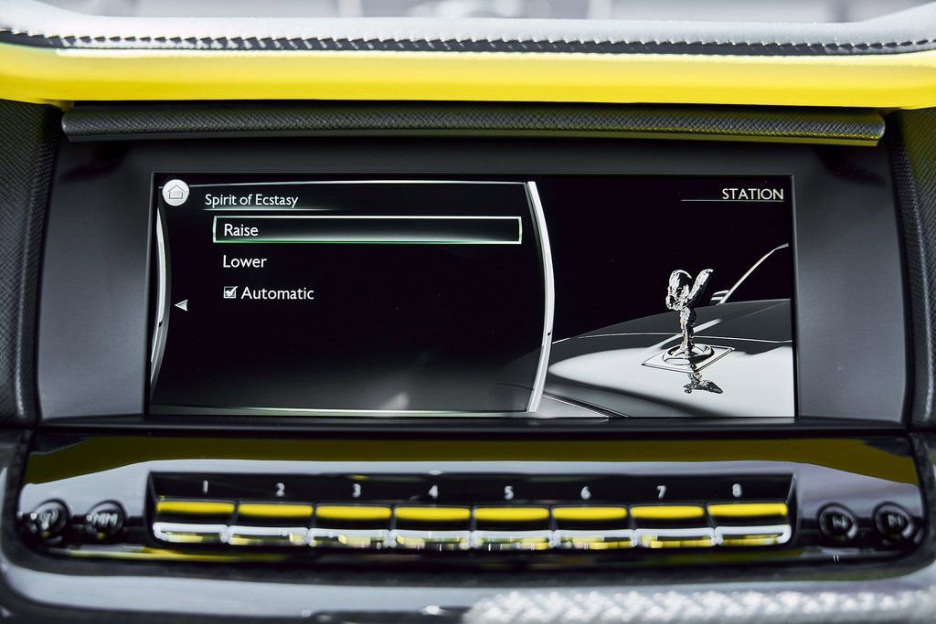 Used 2022 Rolls-Royce Cullinan Black Badge w/ Dark Exterior Package image 84